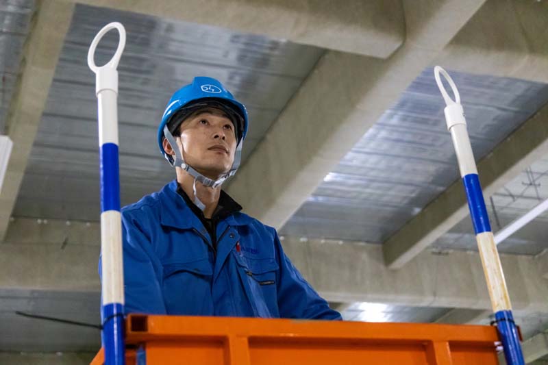 工場全体の照明をLEDに変えて電気代を削減する提案と工事